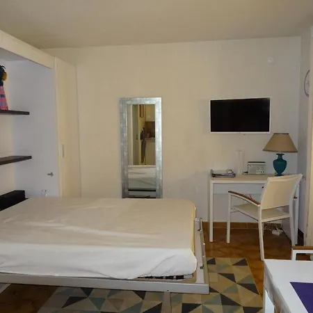 A Avec Parking, Veranda Et Cuisine Equipee - Fr-1-335-177 * Hyères