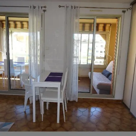 A Avec Parking, Veranda Et Cuisine Equipee - Fr-1-335-177