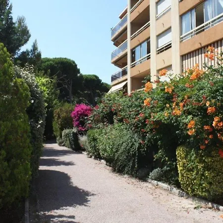 Apartment A Avec Parking, Veranda Et Cuisine Equipee - Fr-1-335-177 *